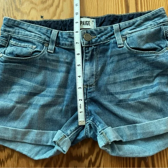 PAIGE Hutton Cuffed Denim Shorts in Toni Wash - Picture 8 of 9